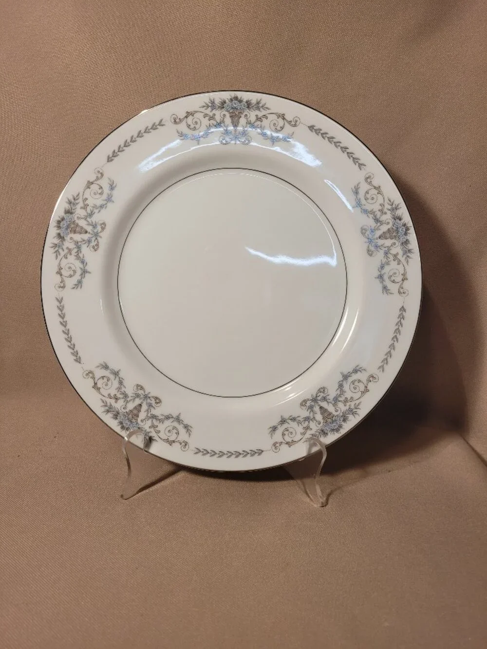 Mikasa Margaret 5555 Lot of 5 Dinner 2 Salad Plates 1 Saucer EXCELLENT!
